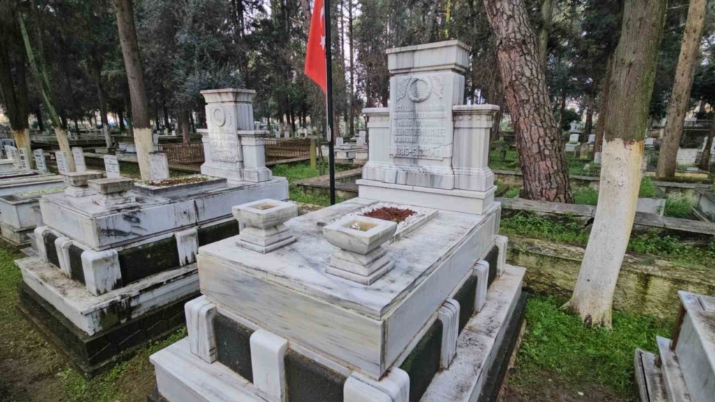 demirci mehmet efe nazillideki mezari basinda anildi 0c2101b84d23