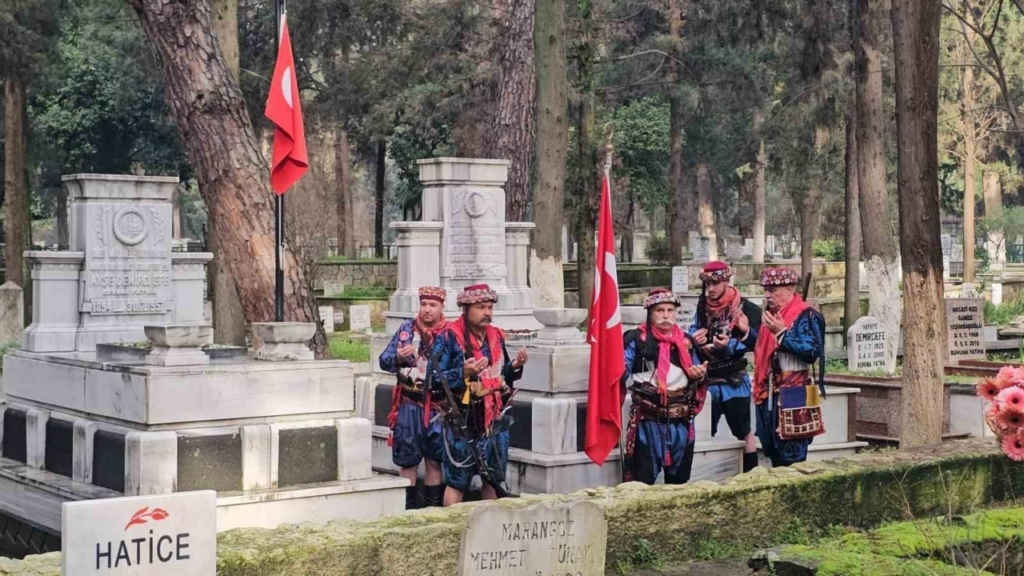 demirci mehmet efe nazillideki mezari basinda anildi 66d3d25a1679