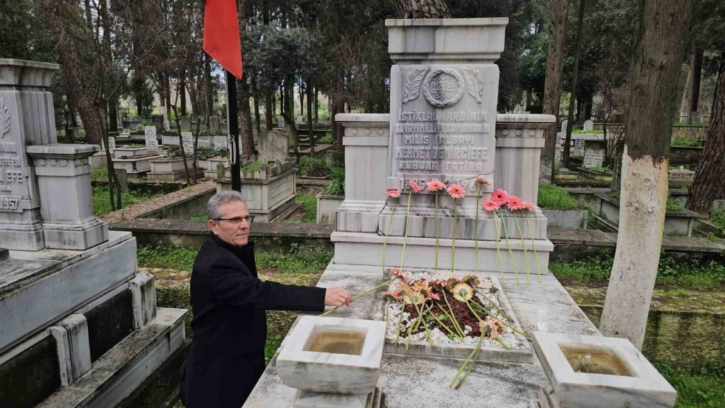 demirci mehmet efe nazillideki mezari basinda anildi d295b80ed7fa