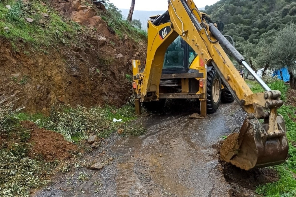 efelerde kapanan yollar aciliyor 14eac23a5a7e
