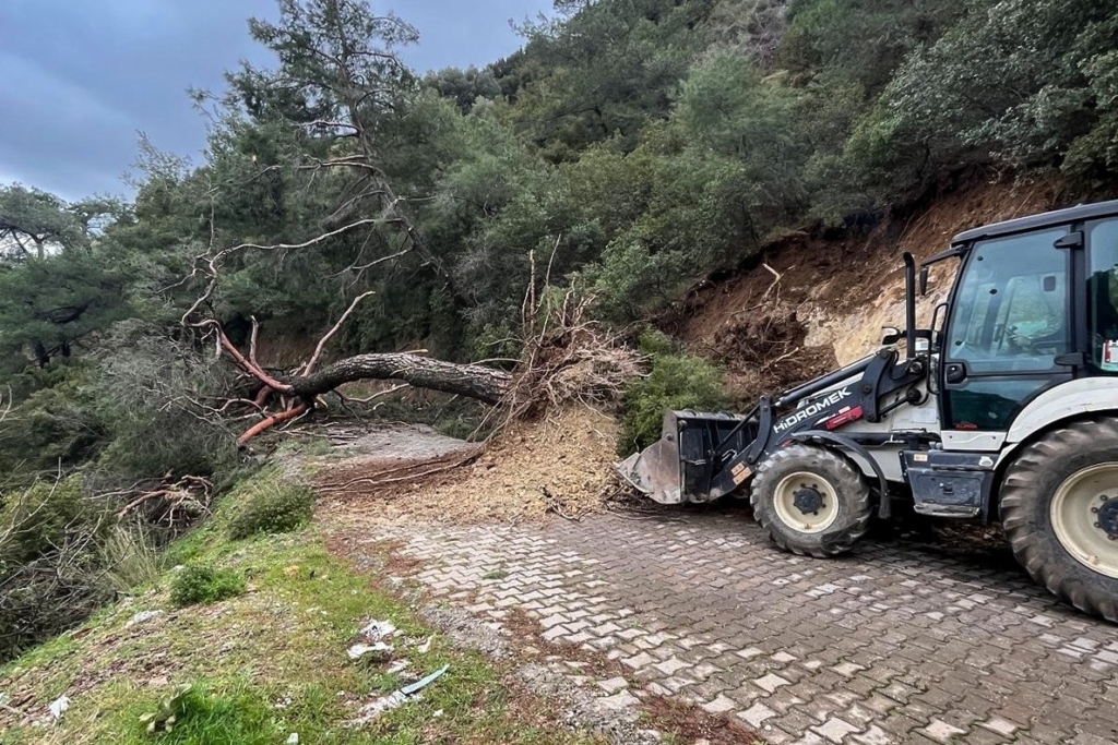 efelerde kapanan yollar aciliyor 2256efd74cb2