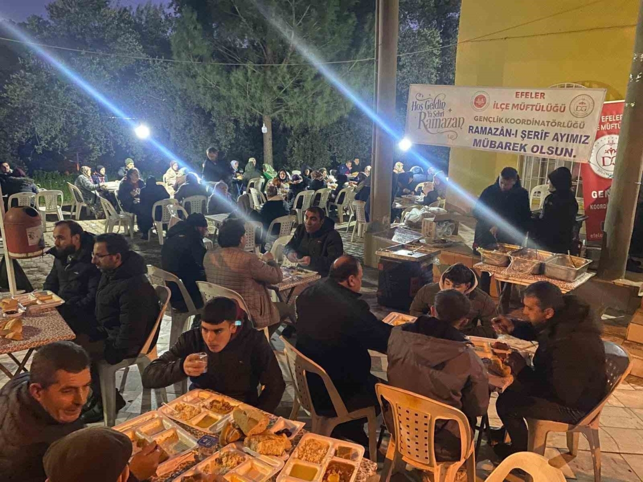Efeler’de ’Mahallece İftardayız’ programı vatandaşları buluşturdu 3 Efeler’de ’Mahallece İftardayız’ programı vatandaşları buluşturdu