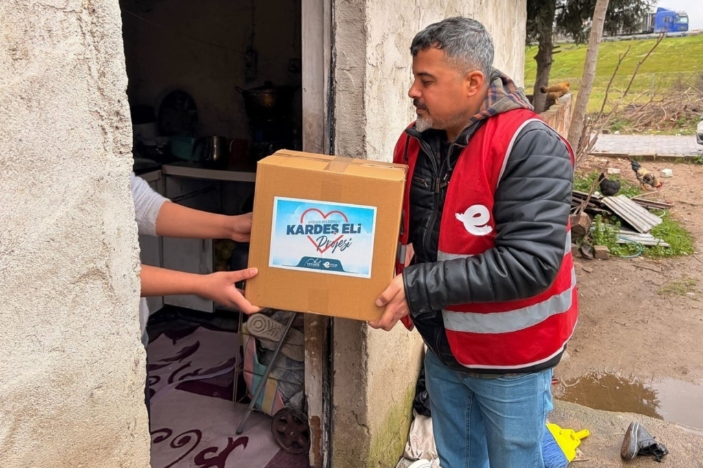 Efeler’de vatandaşlara gıda desteği 3 efelerde vatandaslara gida destegi 8a7e8ab30407