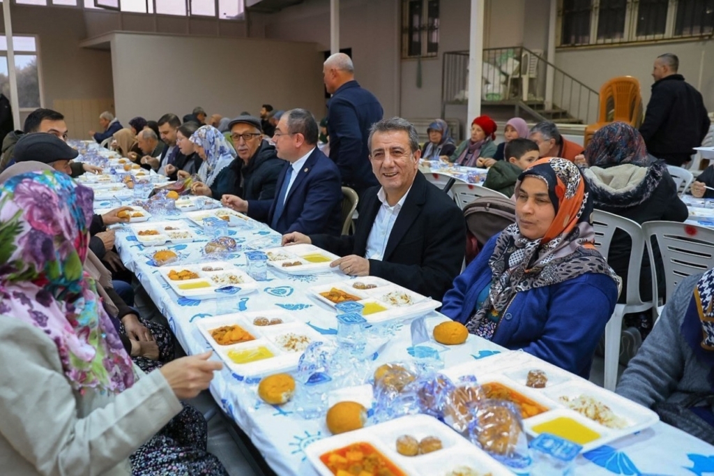 efelerin ilk iftar sofrasi alanli mahallesinde kuruldu 012ee33712e8