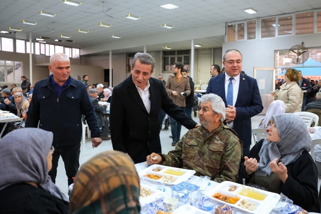 efelerin ilk iftar sofrasi alanli mahallesinde kuruldu 16f5745492bc