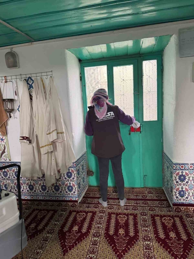 germencikte camiler ramazana hazirlaniyor 80aa0cddbf7d