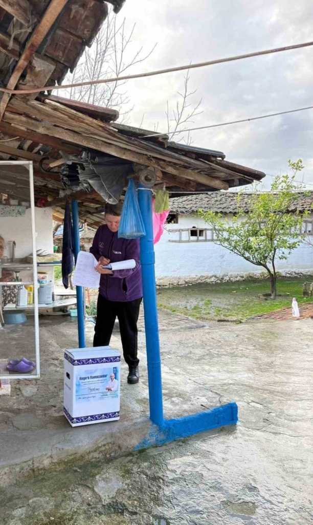 germencikte ramazan kolilerinin dagitimi suruyor 5132a12ece37