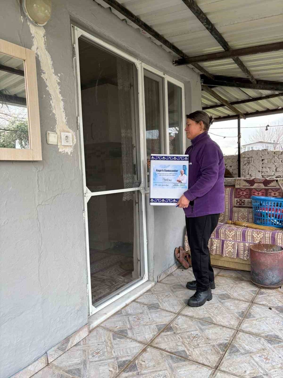 Germencik’te Ramazan kolilerinin dağıtımı sürüyor