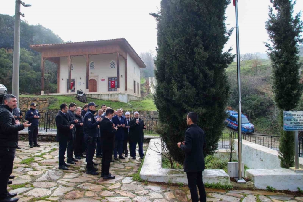 Karatepe şehitleri dualarla anıldı 3 karatepe sehitleri dualarla anildi ad545a71c246