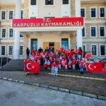 Karpuzlu’da miniklerden bayrağa saygı