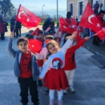 Karpuzlu’da miniklerden bayrağa saygı