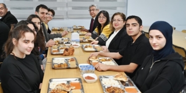 Kaymakam Doğru, öğrencilerle iftar sofrasında buluştu