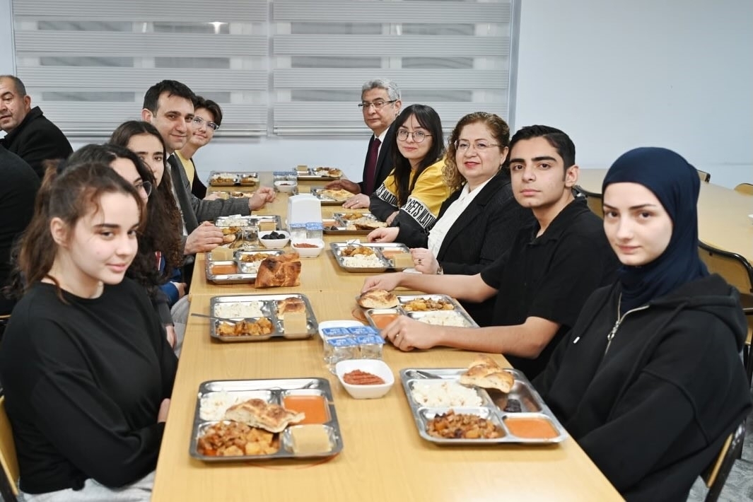 Kaymakam Doğru, öğrencilerle iftar sofrasında buluştu