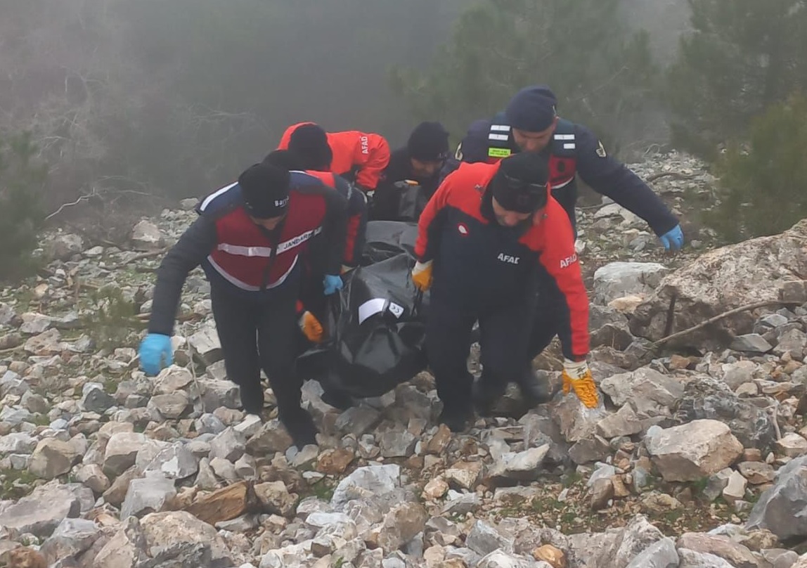 Uçurumda bir kişinin cansız bedeni bulundu 4 Uçurumda bir kişinin cansız bedeni bulundu