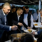 Kuşadası Belediyesi’nden Ramazan ayı boyunca 18 bin kişilik iftar yemeği