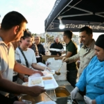 Kuşadası Belediyesi’nden Ramazan ayı boyunca 18 bin kişilik iftar yemeği