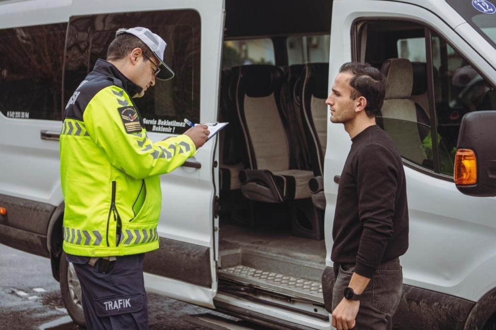 kusadasinda okul servisleri denetlendi 6eede10a0c0b