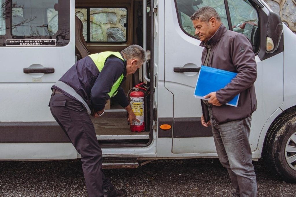 kusadasinda okul servisleri denetlendi 77e807a71d76
