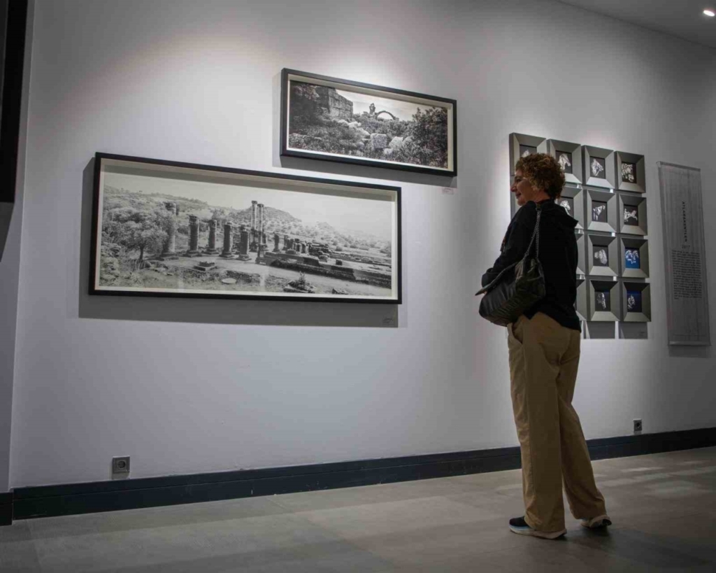 kusadasindaki sergi edebiyat ve fotografi bulusturdu dd88c1da201f