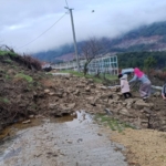 Kuyucak Belediyesi’nden yağışla kapanan yollara hızlı müdahale