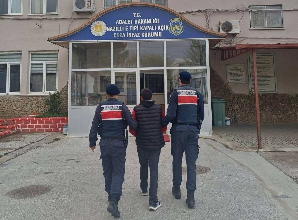 nazillide dolandiricilik sucundan aranan hukumlu yakalandi ddc4748ecf8f