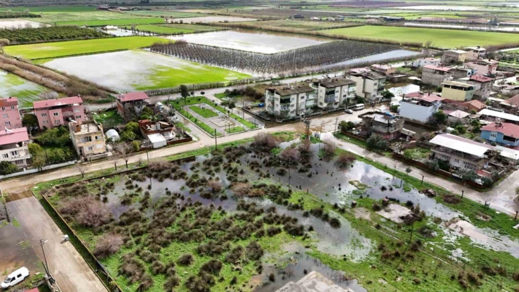 Nazilli’de mahalle sular altında kaldı, ekipler anında müdahale etti 14 nazillide mahalle sular altinda kaldi ekipler aninda mudahale etti 35812b1e45a3