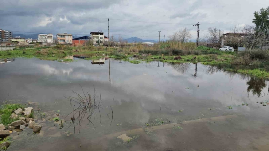 Nazilli’de mahalle sular altında kaldı, ekipler anında müdahale etti 2 nazillide mahalle sular altinda kaldi ekipler aninda mudahale etti 99cdd4dbf455