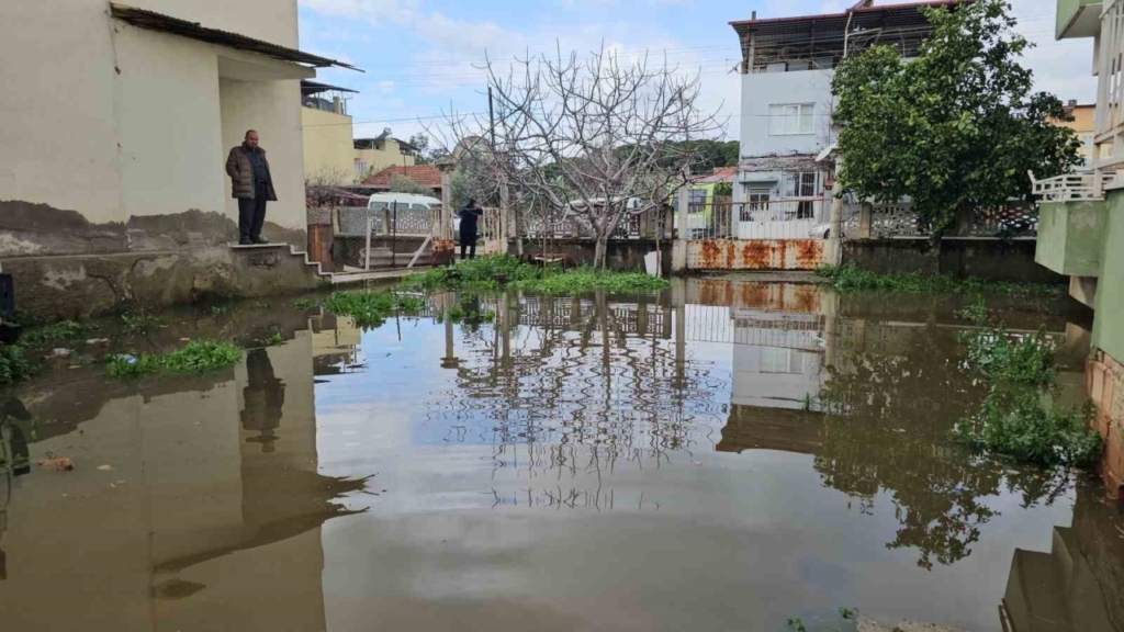 Nazilli’de mahalle sular altında kaldı, ekipler anında müdahale etti 6 nazillide mahalle sular altinda kaldi ekipler aninda mudahale etti afc4f14c2811