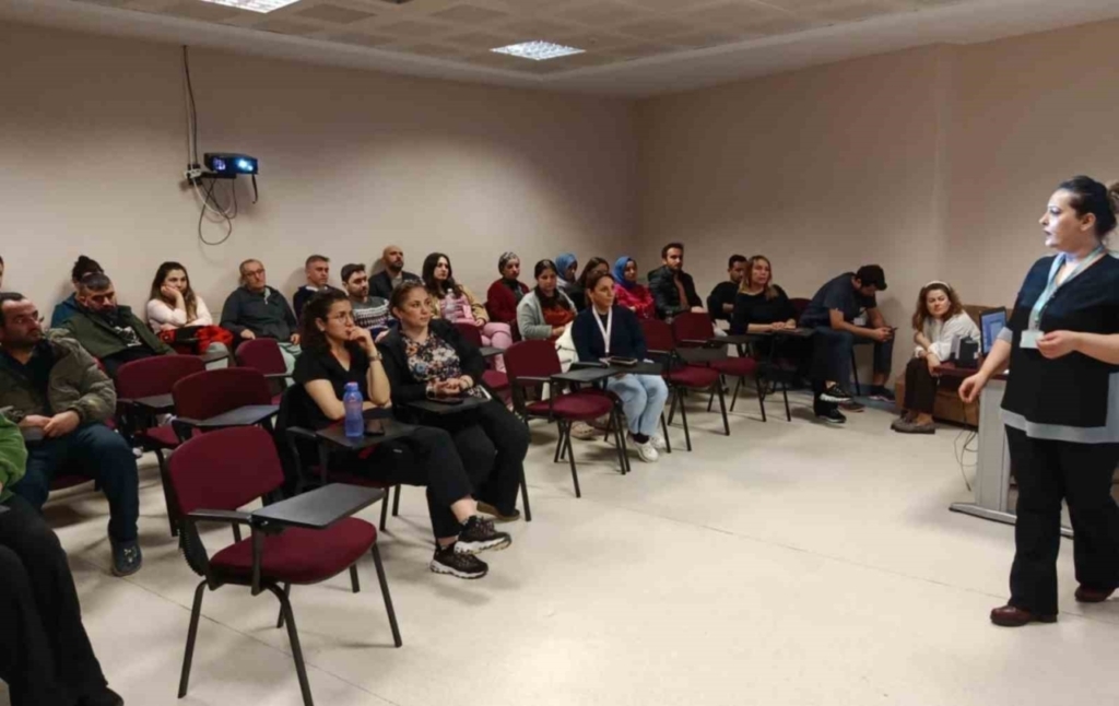 Nazilli Devlet Hastanesi’nde Sağlık Personeline Kritik Eğitim: CPR, Triyaj ve KBRN Bilgileri Güncellendi 4 nazillide saglik calisanlarina egitim 0cd209be381e