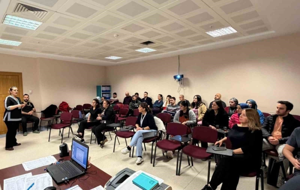 Nazilli Devlet Hastanesi’nde Sağlık Personeline Kritik Eğitim: CPR, Triyaj ve KBRN Bilgileri Güncellendi 3 nazillide saglik calisanlarina egitim 6003f2cbbaf2