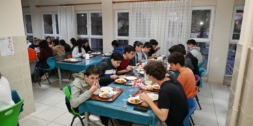 Öğrenciler iftar sofrasında bir araya geldi