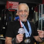 Rakip bulamayan ve gençlerle yarışan 65 yaşındaki Hakkı Bozat 420 kilo kaldırdı