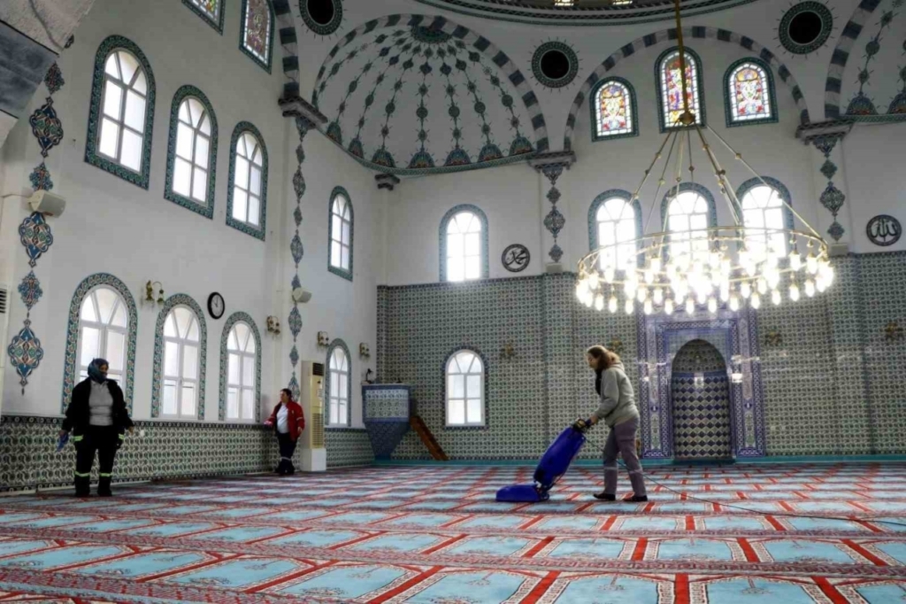 soke belediyesinden ramazan oncesi camilerde kapsamli temizlik bbc1a898cf7d