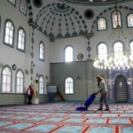 Söke Belediyesi’nden Ramazan öncesi camilerde kapsamlı temizlik