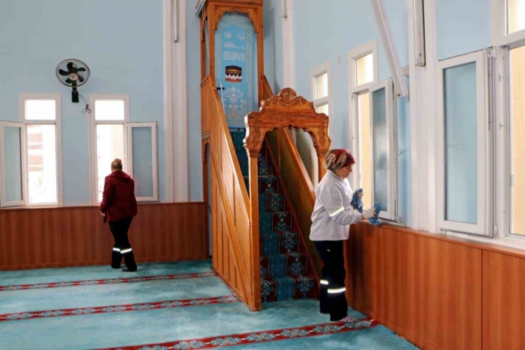 soke belediyesinden ramazan oncesi camilerde kapsamli temizlik dfac88268283