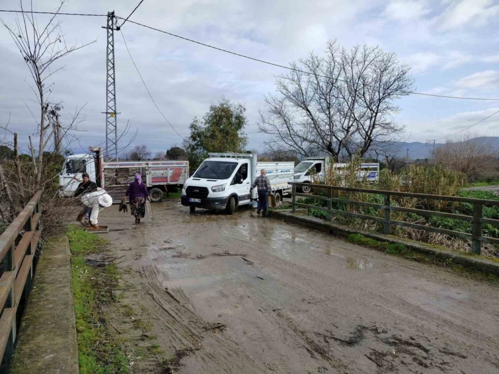 Söke’de aşırı yağışlar sonrası tarım alanlarında hasar tespiti 2 sokede asiri yagislar sonrasi tarim alanlarinda hasar tespiti f6cf763caa0e
