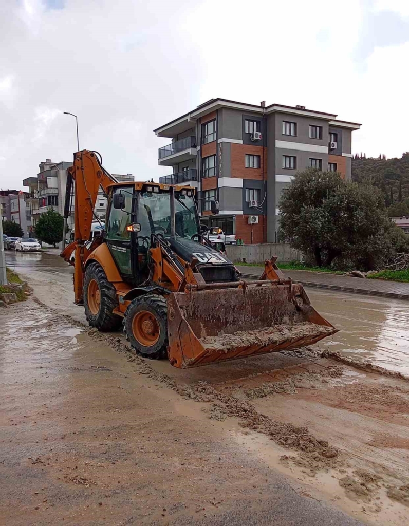 sokede yogun yagis nedeniyle belediye ekipleri teyakkuzda e0f313f03ef5