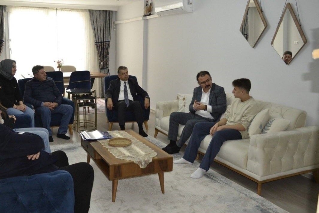 Sultanhisar’da ’Misafirim Kaymakamım’ projesi devam ediyor 4 sultanhisarda misafirim kaymakamim projesi devam ediyor 8dd65356b956