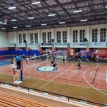 Taraftar sahaya atladı, maç seyircisiz tamamlandı