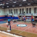 Taraftar sahaya atladı, maç seyircisiz tamamlandı