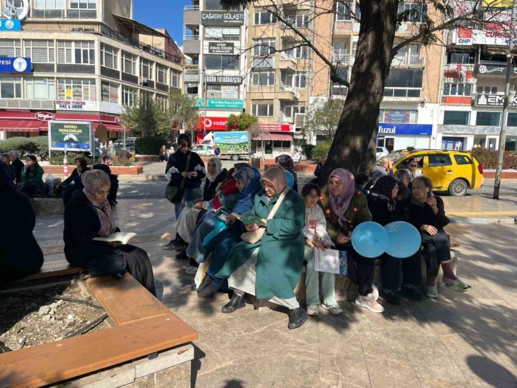 ufka yolculuk 13 yilinda aydinlilari yeniden kitapla bulusturdu 2defcb2b48dd