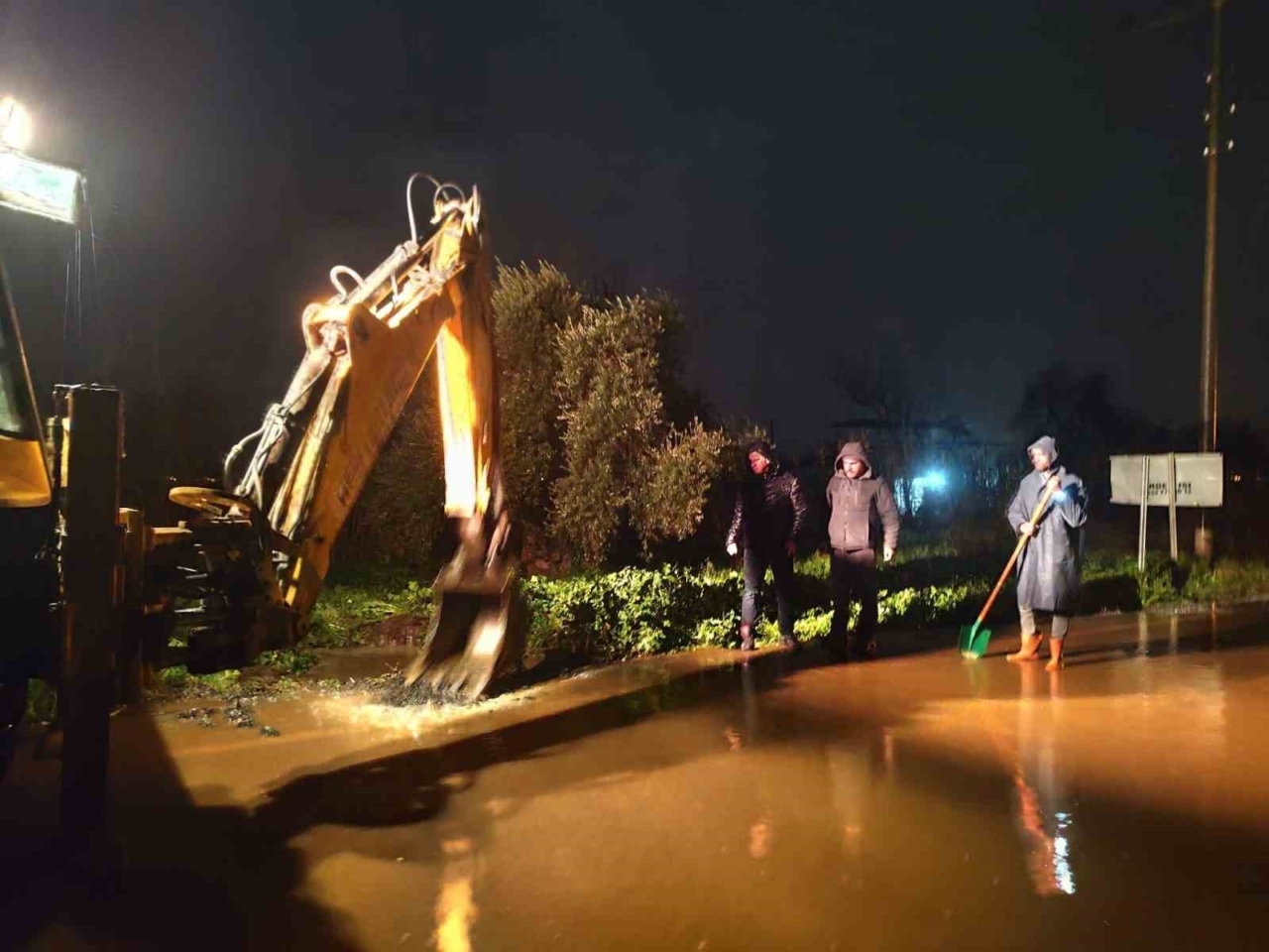 Yenipazar’da sağanak yağış etkili oldu 3 Yenipazar’da sağanak yağış etkili oldu