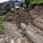 Yenipazar’da yağış sonrası yol bakım ve parke çalışmaları sürüyor