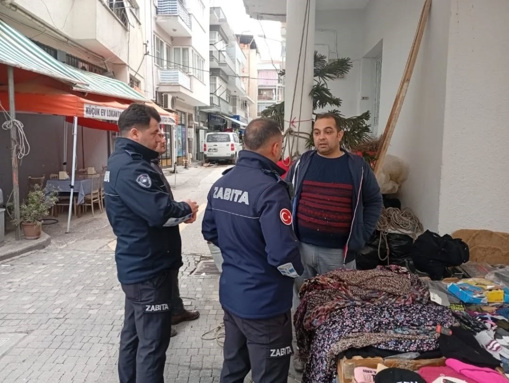 zabita ekiplerinden semt pazarinda saganak uyarisi 45de5747c9ab