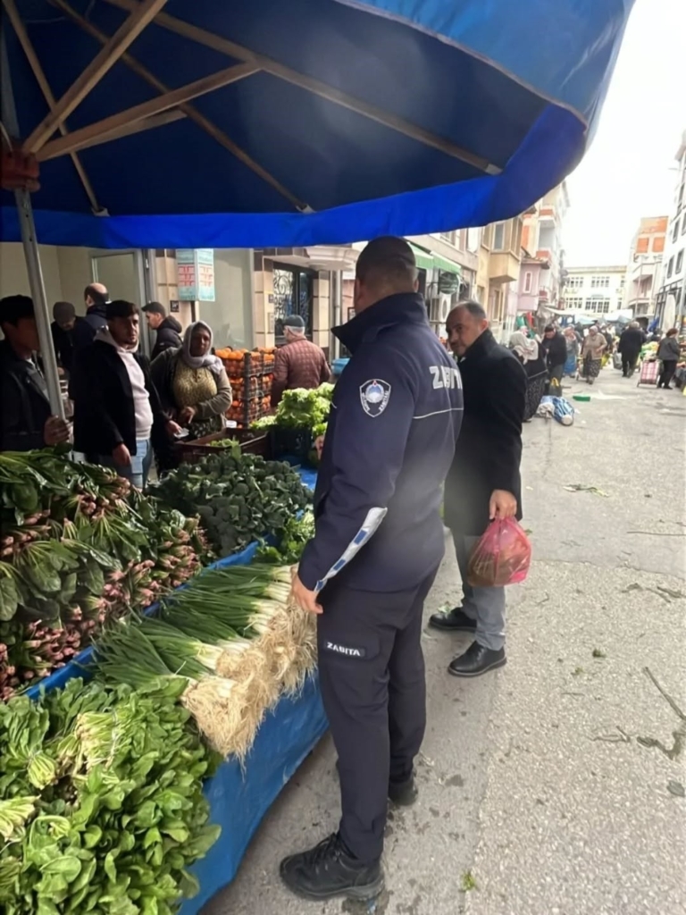 zabita ekiplerinden semt pazarinda saganak uyarisi 9839bece9740