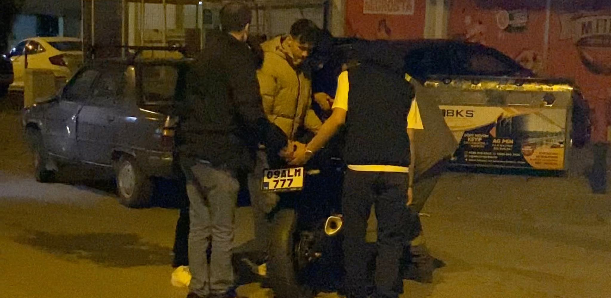 Plaka şans getirmedi: Motosiklet sürücüsü yaralandı