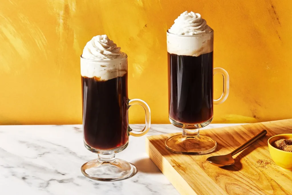 Evde Yapabileceğiniz En İyi 12 Kahve Kokteyl Tarifi 3 12 22 Vegan Irish Coffee HERO ALI REDMOND 1920x1280
