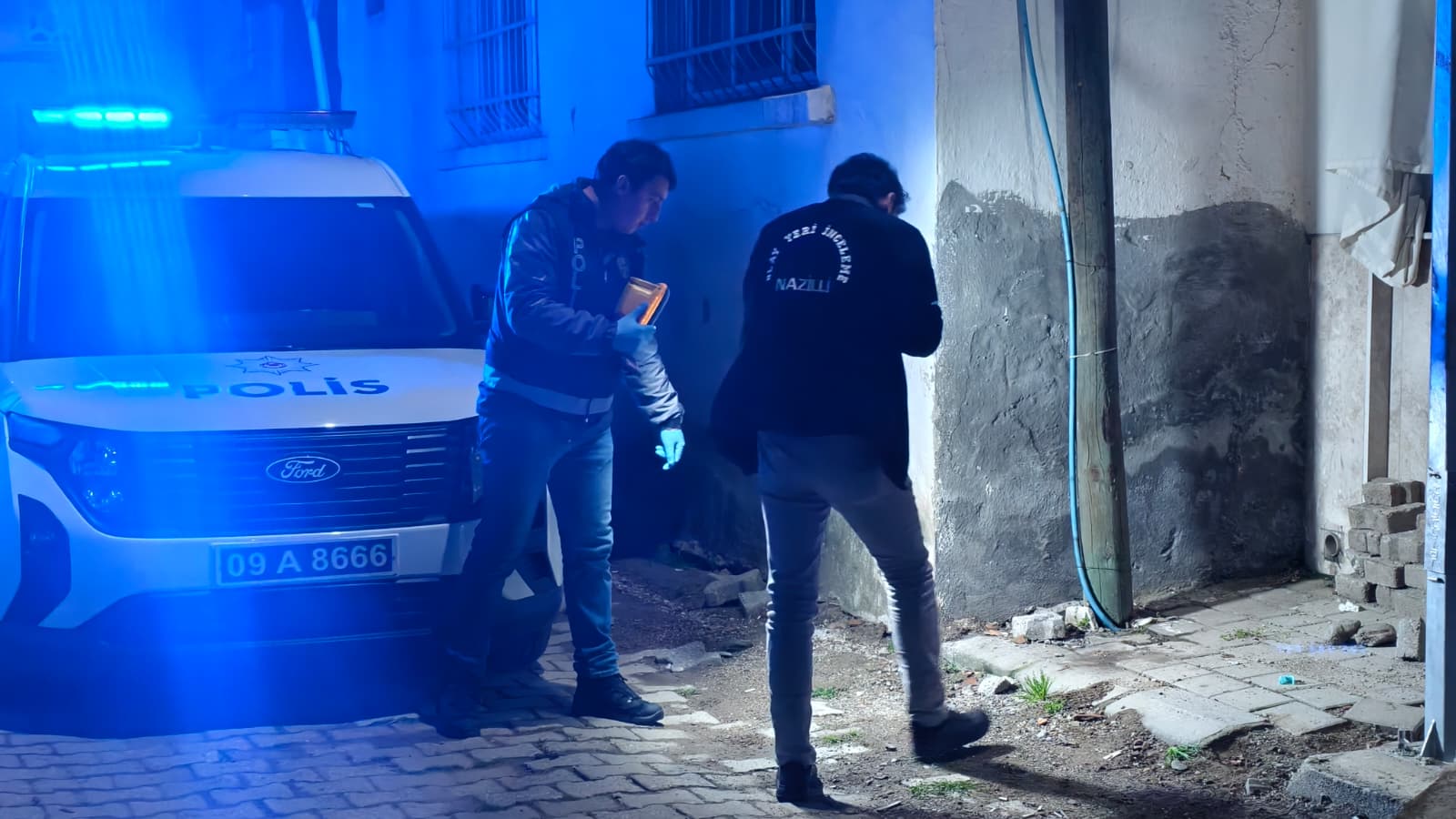 Nazilli’de eşine sinirlenen genç kadın metrelerce yüksekten aşağı atladı!