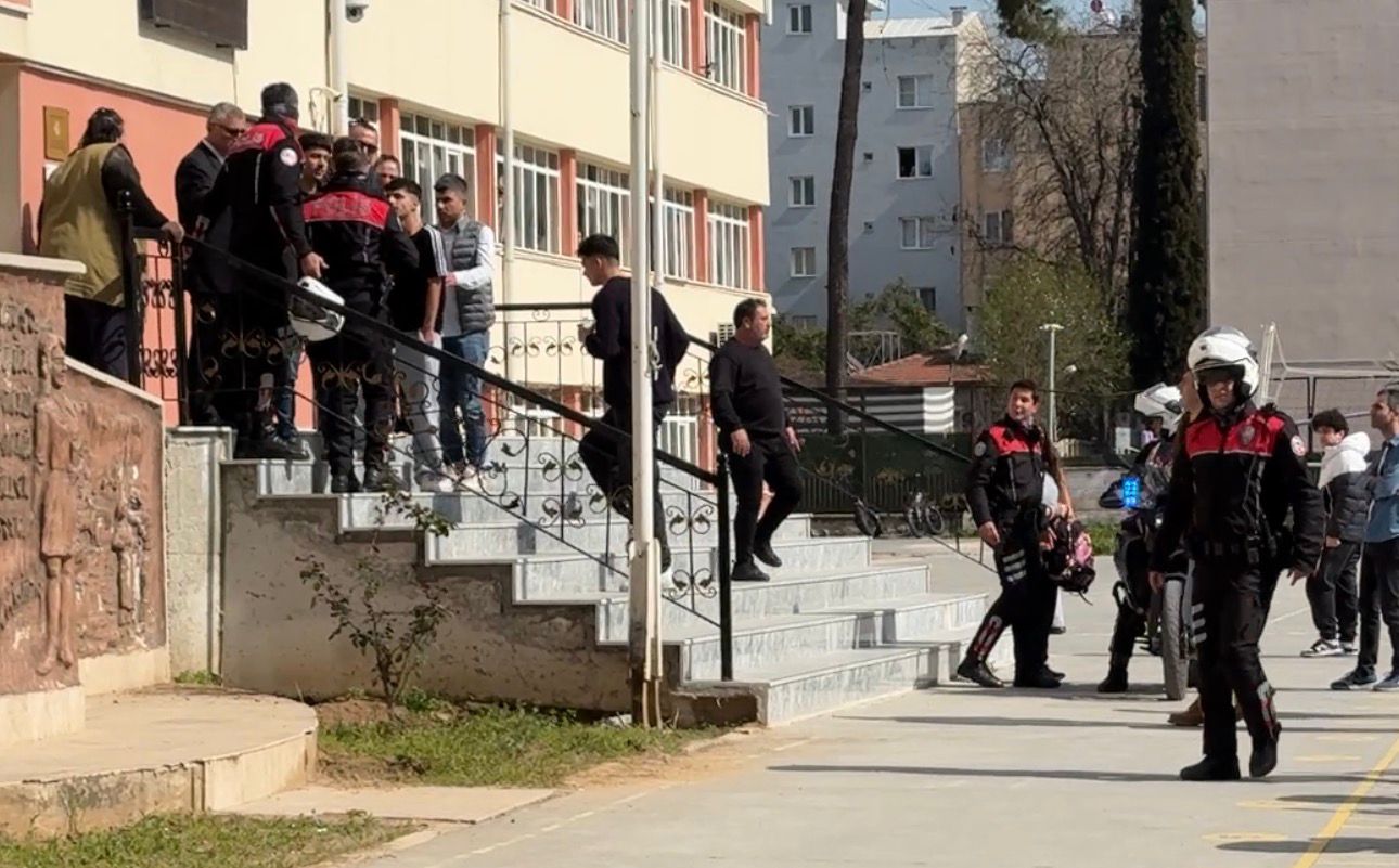 Aydın’da lisede kavga: Öğrenciler ve veliler birbirine girdi