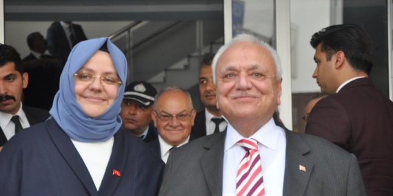 Aydınlı baba kız eski bakanlar kazaya karıştı! Çok sayıda yaralı var